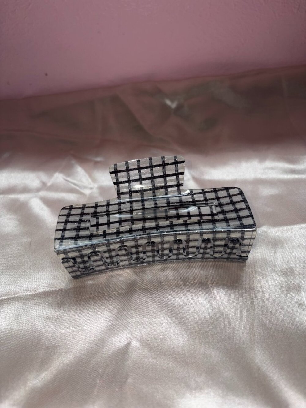 black and white hair clip